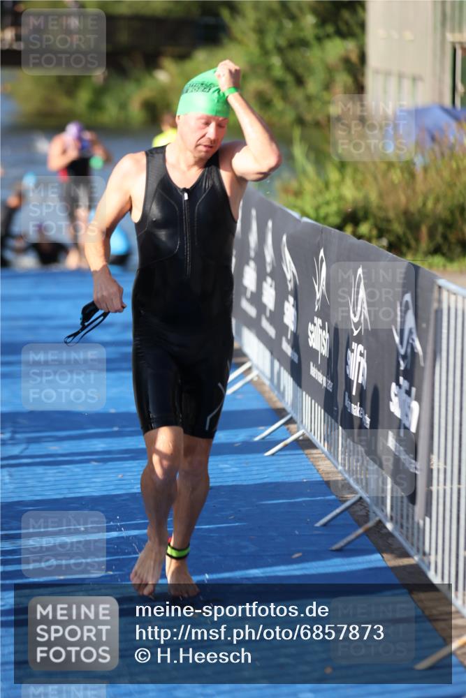 25.08.2024 - Elbe Triathlon Hamburg H.Heesch http://msf.ph/oto/6857873 25.08.2024 09:07:26 Schwimmen 224, 234, 321, 325, 326, 1851 meine-sportfotos.de