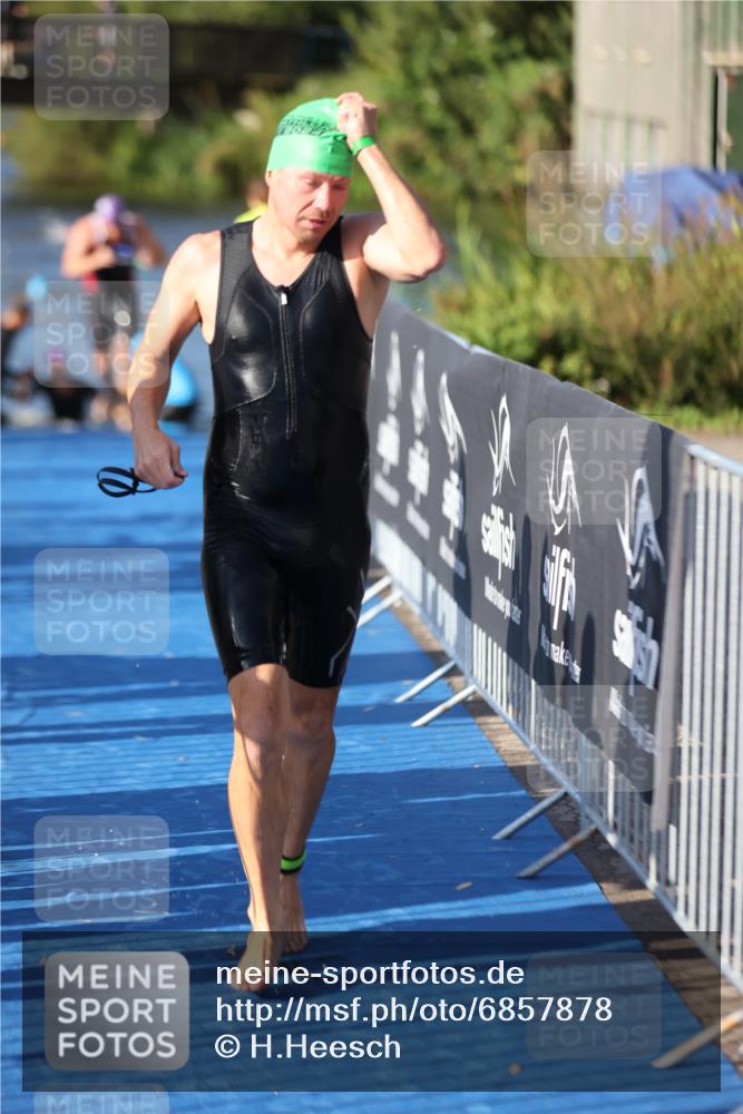 25.08.2024 - Elbe Triathlon Hamburg H.Heesch http://msf.ph/oto/6857878 25.08.2024 09:07:26 Schwimmen 224, 234, 321, 325, 326, 1851 meine-sportfotos.de