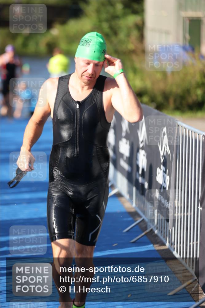 25.08.2024 - Elbe Triathlon Hamburg H.Heesch http://msf.ph/oto/6857910 25.08.2024 09:07:26 Schwimmen 224, 234, 321, 325, 326, 1851 meine-sportfotos.de
