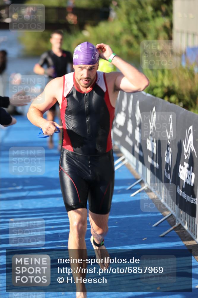 25.08.2024 - Elbe Triathlon Hamburg H.Heesch http://msf.ph/oto/6857969 25.08.2024 09:07:33 Schwimmen 224, 234, 280, 321, 326, 1851 meine-sportfotos.de