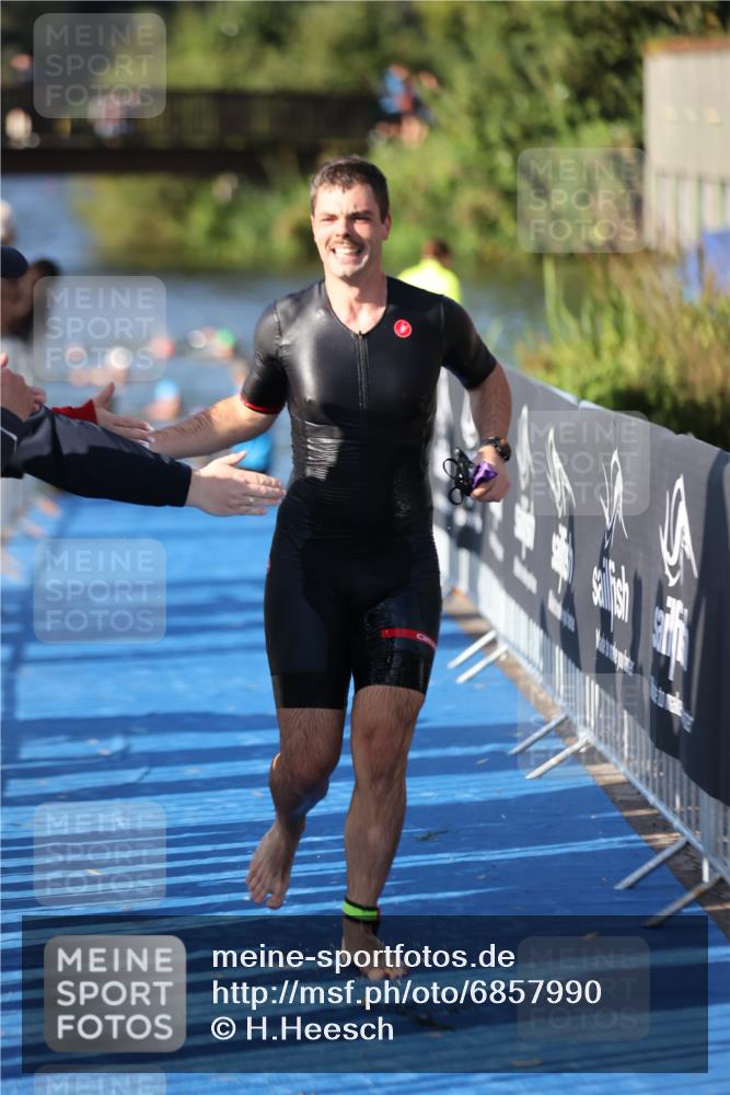 25.08.2024 - Elbe Triathlon Hamburg H.Heesch http://msf.ph/oto/6857990 25.08.2024 09:07:36 Schwimmen 224, 234, 280, 321, 326, 1851 meine-sportfotos.de