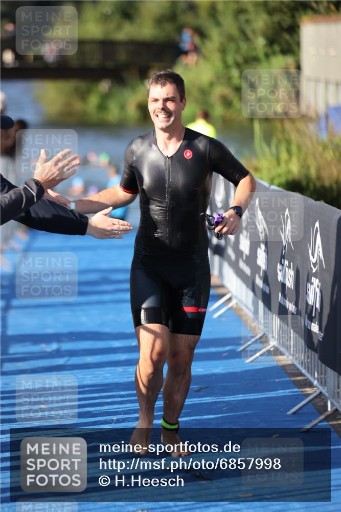 25.08.2024 - Elbe Triathlon Hamburg H.Heesch http://msf.ph/oto/6857998 25.08.2024 09:07:36 Schwimmen 224, 234, 280, 321, 326, 1851 meine-sportfotos.de