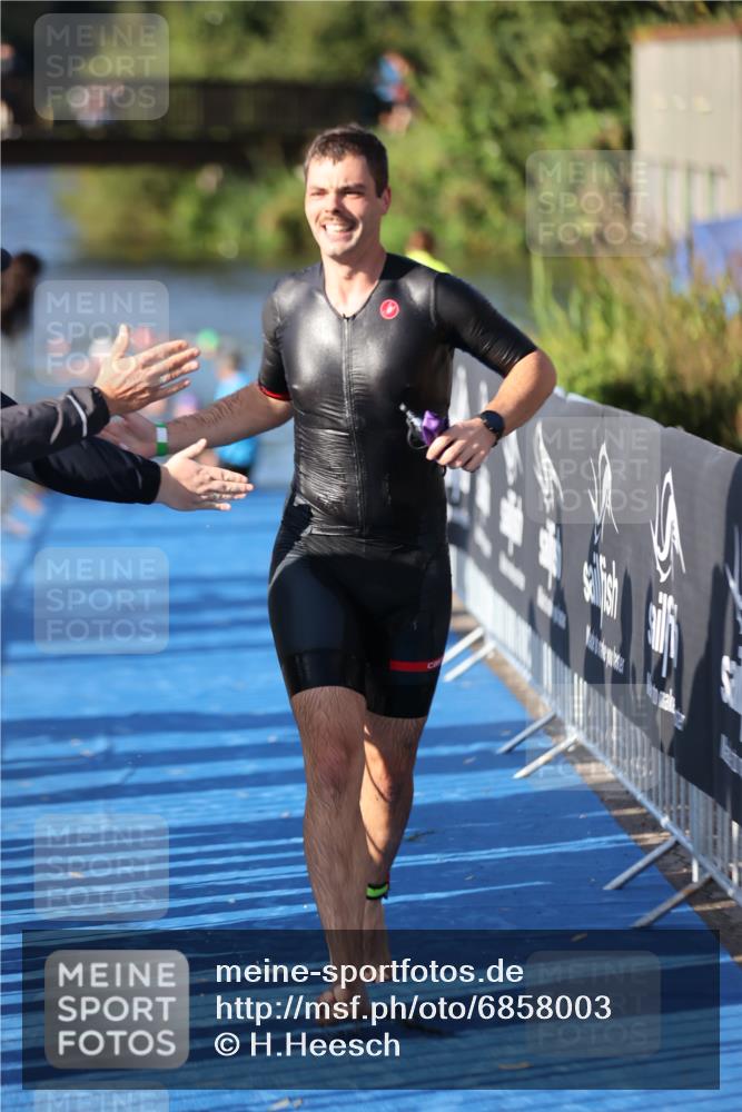 25.08.2024 - Elbe Triathlon Hamburg H.Heesch http://msf.ph/oto/6858003 25.08.2024 09:07:36 Schwimmen 224, 234, 280, 321, 326, 1851 meine-sportfotos.de