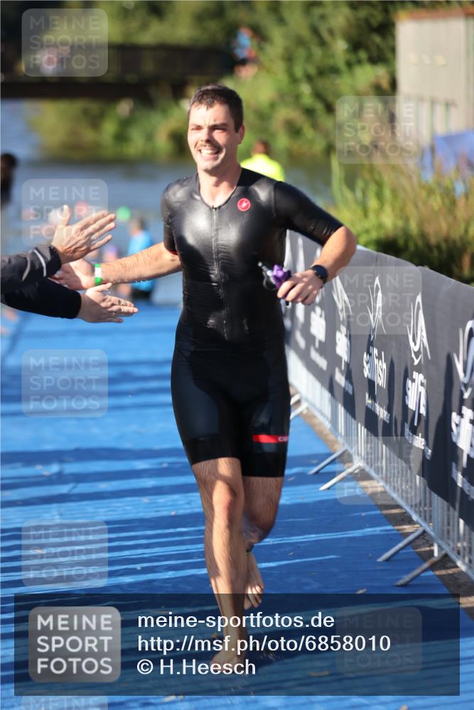 25.08.2024 - Elbe Triathlon Hamburg H.Heesch http://msf.ph/oto/6858010 25.08.2024 09:07:36 Schwimmen 224, 234, 280, 321, 326, 1851 meine-sportfotos.de