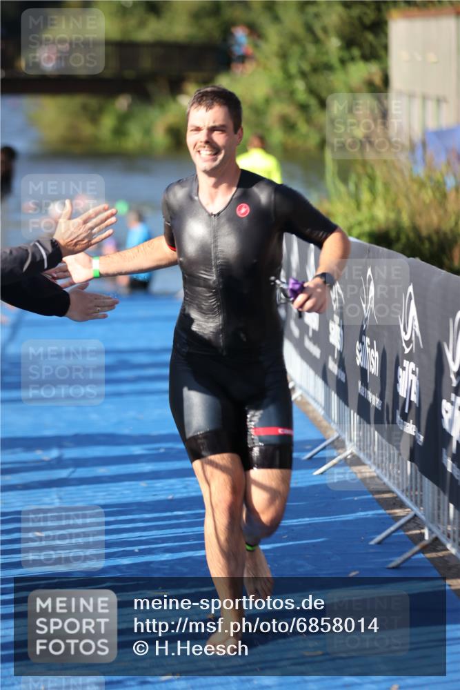 25.08.2024 - Elbe Triathlon Hamburg H.Heesch http://msf.ph/oto/6858014 25.08.2024 09:07:36 Schwimmen 224, 234, 280, 321, 326, 1851 meine-sportfotos.de