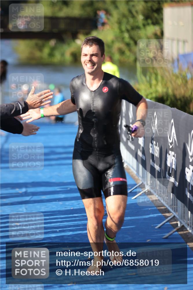 25.08.2024 - Elbe Triathlon Hamburg H.Heesch http://msf.ph/oto/6858019 25.08.2024 09:07:36 Schwimmen 224, 234, 280, 321, 326, 1851 meine-sportfotos.de