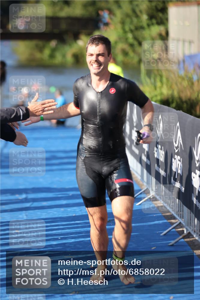 25.08.2024 - Elbe Triathlon Hamburg H.Heesch http://msf.ph/oto/6858022 25.08.2024 09:07:36 Schwimmen 224, 234, 280, 321, 326, 1851 meine-sportfotos.de