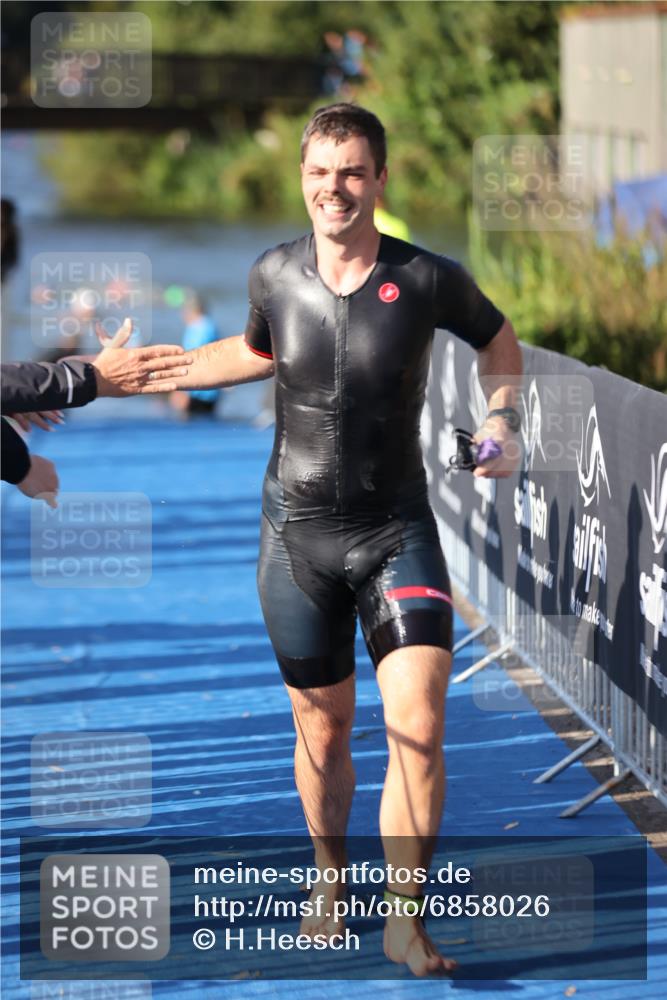 25.08.2024 - Elbe Triathlon Hamburg H.Heesch http://msf.ph/oto/6858026 25.08.2024 09:07:36 Schwimmen 224, 234, 280, 321, 326, 1851 meine-sportfotos.de
