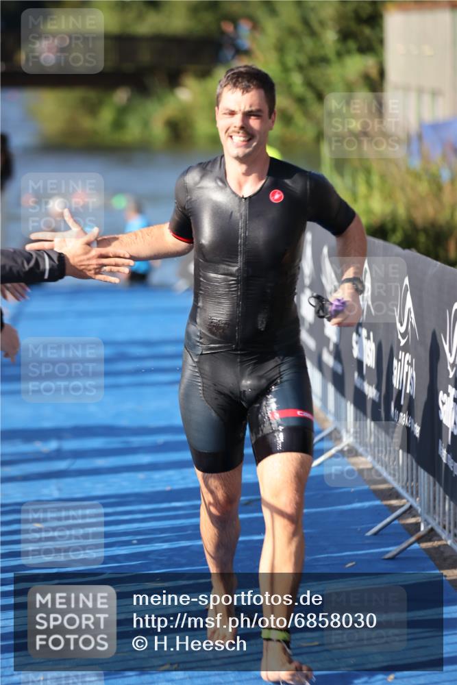 25.08.2024 - Elbe Triathlon Hamburg H.Heesch http://msf.ph/oto/6858030 25.08.2024 09:07:36 Schwimmen 224, 234, 280, 321, 326, 1851 meine-sportfotos.de