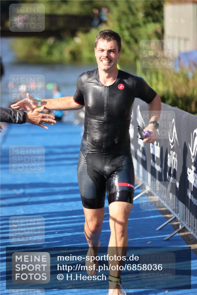 25.08.2024 - Elbe Triathlon Hamburg H.Heesch http://msf.ph/oto/6858036 25.08.2024 09:07:36 Schwimmen 224, 234, 280, 321, 326, 1851 meine-sportfotos.de