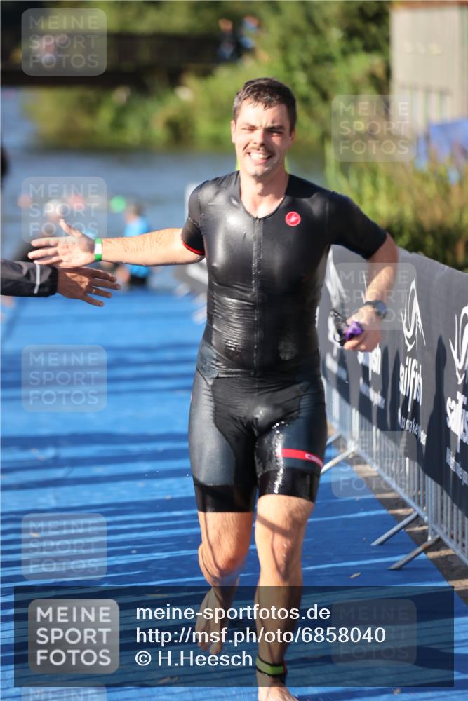 25.08.2024 - Elbe Triathlon Hamburg H.Heesch http://msf.ph/oto/6858040 25.08.2024 09:07:36 Schwimmen 224, 234, 280, 321, 326, 1851 meine-sportfotos.de