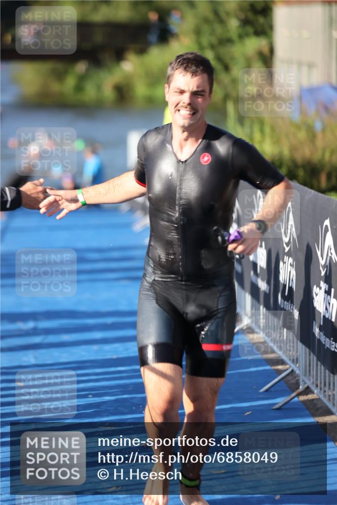 25.08.2024 - Elbe Triathlon Hamburg H.Heesch http://msf.ph/oto/6858049 25.08.2024 09:07:36 Schwimmen 224, 234, 280, 321, 326, 1851 meine-sportfotos.de