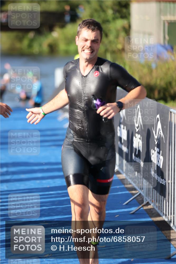 25.08.2024 - Elbe Triathlon Hamburg H.Heesch http://msf.ph/oto/6858057 25.08.2024 09:07:37 Schwimmen 224, 234, 280, 321, 326, 1851 meine-sportfotos.de