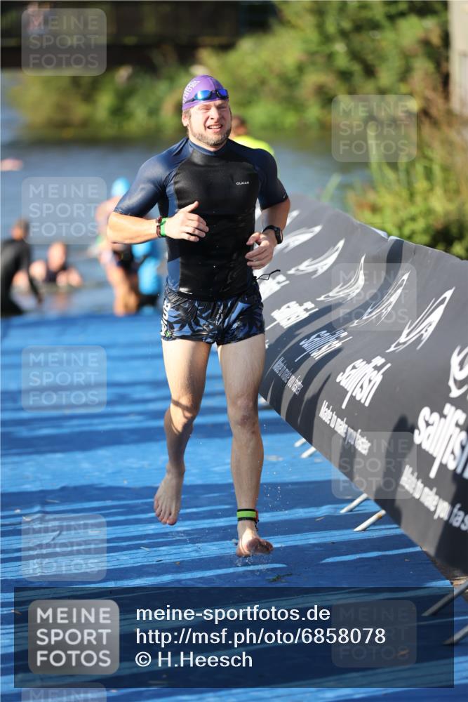 25.08.2024 - Elbe Triathlon Hamburg H.Heesch http://msf.ph/oto/6858078 25.08.2024 09:07:48 Schwimmen 234, 280, 359, 1851 meine-sportfotos.de