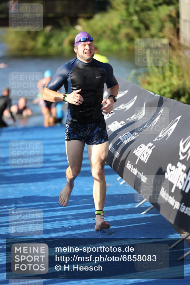 25.08.2024 - Elbe Triathlon Hamburg H.Heesch http://msf.ph/oto/6858083 25.08.2024 09:07:48 Schwimmen 234, 280, 359, 1851 meine-sportfotos.de