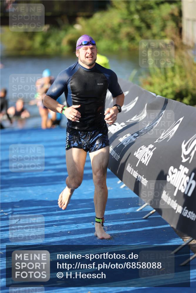 25.08.2024 - Elbe Triathlon Hamburg H.Heesch http://msf.ph/oto/6858088 25.08.2024 09:07:48 Schwimmen 234, 280, 359, 1851 meine-sportfotos.de