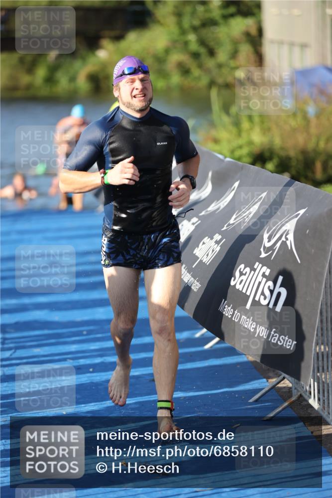 25.08.2024 - Elbe Triathlon Hamburg H.Heesch http://msf.ph/oto/6858110 25.08.2024 09:07:48 Schwimmen 234, 280, 359, 1851 meine-sportfotos.de