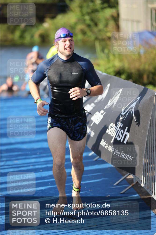 25.08.2024 - Elbe Triathlon Hamburg H.Heesch http://msf.ph/oto/6858135 25.08.2024 09:07:49 Schwimmen 234, 268, 269, 280, 359, 1851 meine-sportfotos.de
