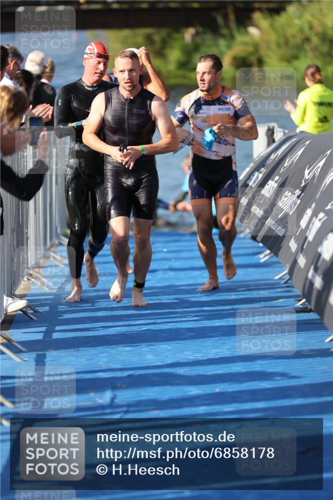 25.08.2024 - Elbe Triathlon Hamburg H.Heesch http://msf.ph/oto/6858178 25.08.2024 09:08:00 Schwimmen 268, 269, 279, 280, 300, 359 meine-sportfotos.de