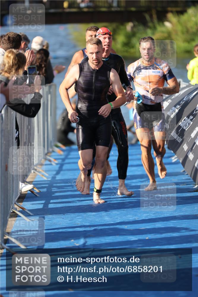 25.08.2024 - Elbe Triathlon Hamburg H.Heesch http://msf.ph/oto/6858201 25.08.2024 09:08:01 Schwimmen 268, 269, 279, 280, 300, 359 meine-sportfotos.de