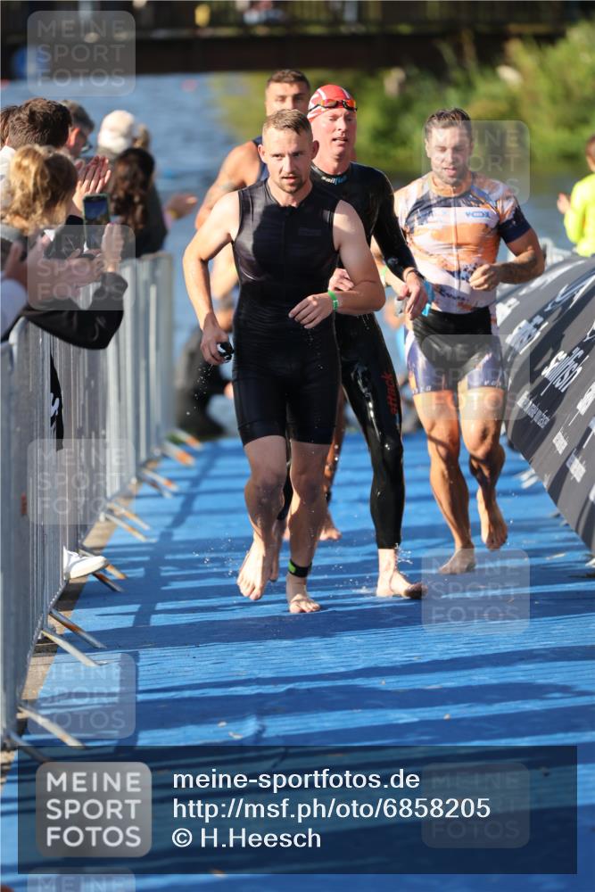 25.08.2024 - Elbe Triathlon Hamburg H.Heesch http://msf.ph/oto/6858205 25.08.2024 09:08:01 Schwimmen 268, 269, 279, 280, 300, 359 meine-sportfotos.de