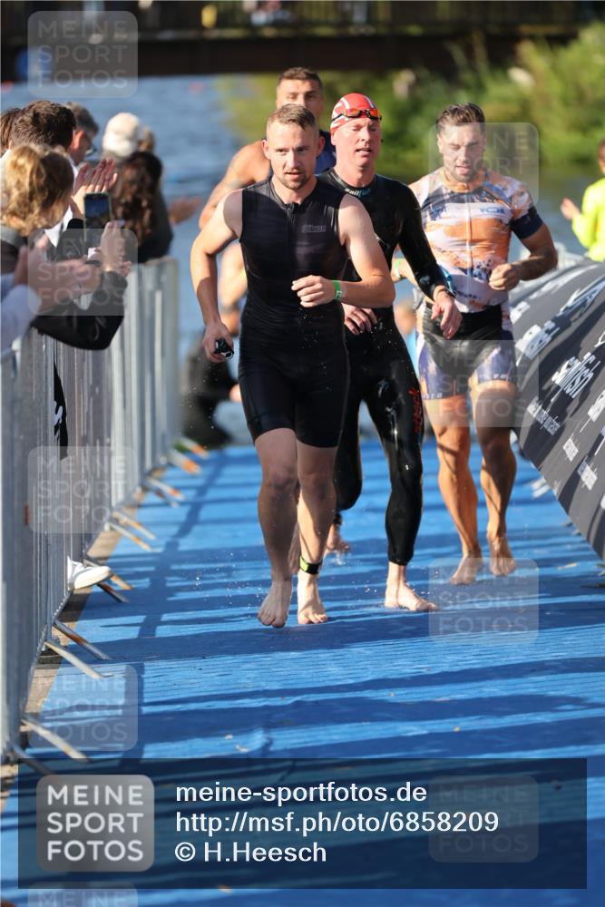 25.08.2024 - Elbe Triathlon Hamburg H.Heesch http://msf.ph/oto/6858209 25.08.2024 09:08:01 Schwimmen 268, 269, 279, 280, 300, 359 meine-sportfotos.de