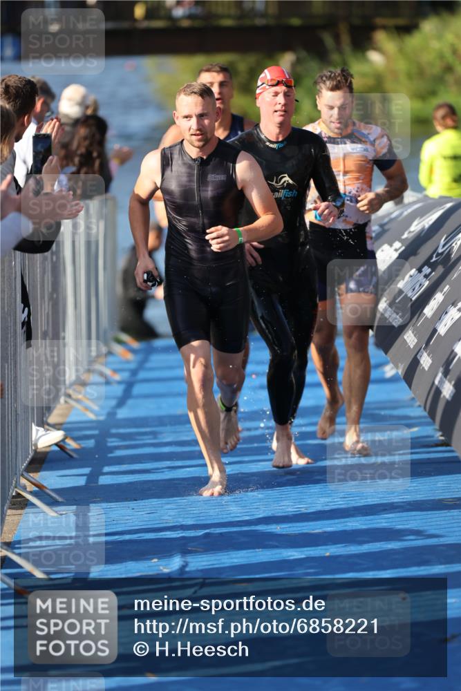 25.08.2024 - Elbe Triathlon Hamburg H.Heesch http://msf.ph/oto/6858221 25.08.2024 09:08:01 Schwimmen 268, 269, 279, 280, 300, 359 meine-sportfotos.de