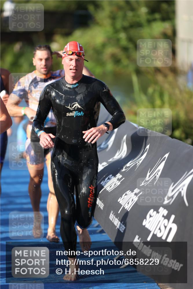 25.08.2024 - Elbe Triathlon Hamburg H.Heesch http://msf.ph/oto/6858229 25.08.2024 09:08:02 Schwimmen 268, 269, 279, 280, 300, 359 meine-sportfotos.de
