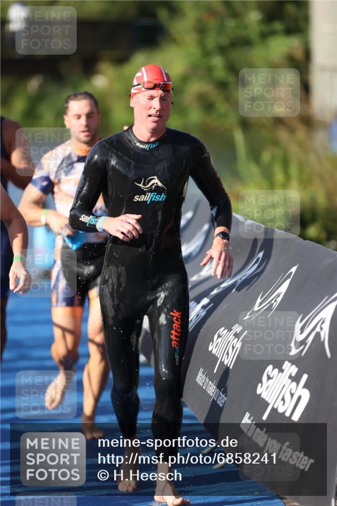 25.08.2024 - Elbe Triathlon Hamburg H.Heesch http://msf.ph/oto/6858241 25.08.2024 09:08:03 Schwimmen 268, 269, 279, 280, 300, 359 meine-sportfotos.de