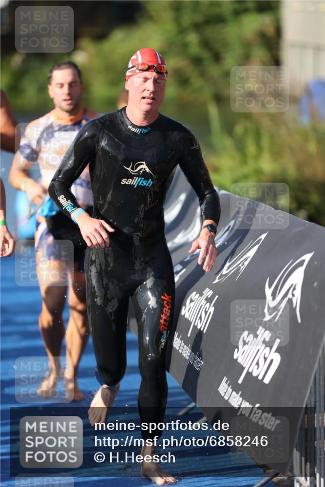 25.08.2024 - Elbe Triathlon Hamburg H.Heesch http://msf.ph/oto/6858246 25.08.2024 09:08:03 Schwimmen 268, 269, 279, 280, 300, 359 meine-sportfotos.de