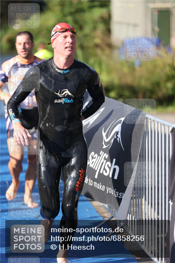 25.08.2024 - Elbe Triathlon Hamburg H.Heesch http://msf.ph/oto/6858256 25.08.2024 09:08:03 Schwimmen 268, 269, 279, 280, 300, 359 meine-sportfotos.de