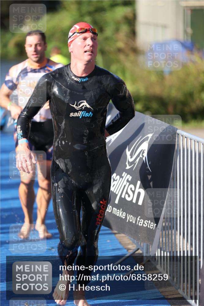 25.08.2024 - Elbe Triathlon Hamburg H.Heesch http://msf.ph/oto/6858259 25.08.2024 09:08:03 Schwimmen 268, 269, 279, 280, 300, 359 meine-sportfotos.de