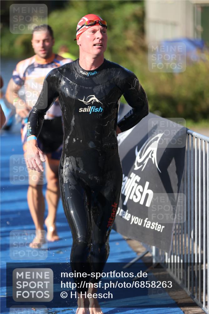 25.08.2024 - Elbe Triathlon Hamburg H.Heesch http://msf.ph/oto/6858263 25.08.2024 09:08:03 Schwimmen 268, 269, 279, 280, 300, 359 meine-sportfotos.de