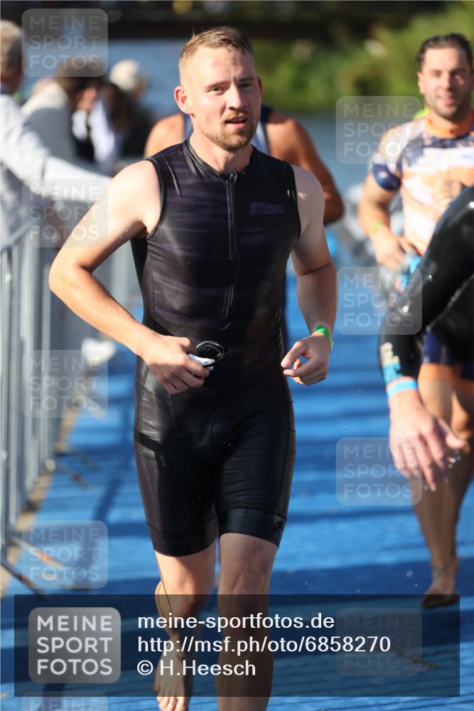 25.08.2024 - Elbe Triathlon Hamburg H.Heesch http://msf.ph/oto/6858270 25.08.2024 09:08:04 Schwimmen 268, 269, 279, 280, 300, 359 meine-sportfotos.de
