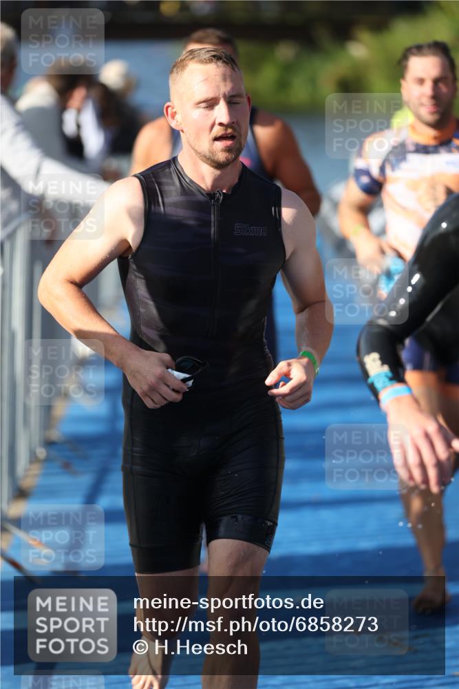25.08.2024 - Elbe Triathlon Hamburg H.Heesch http://msf.ph/oto/6858273 25.08.2024 09:08:04 Schwimmen 268, 269, 279, 280, 300, 359 meine-sportfotos.de