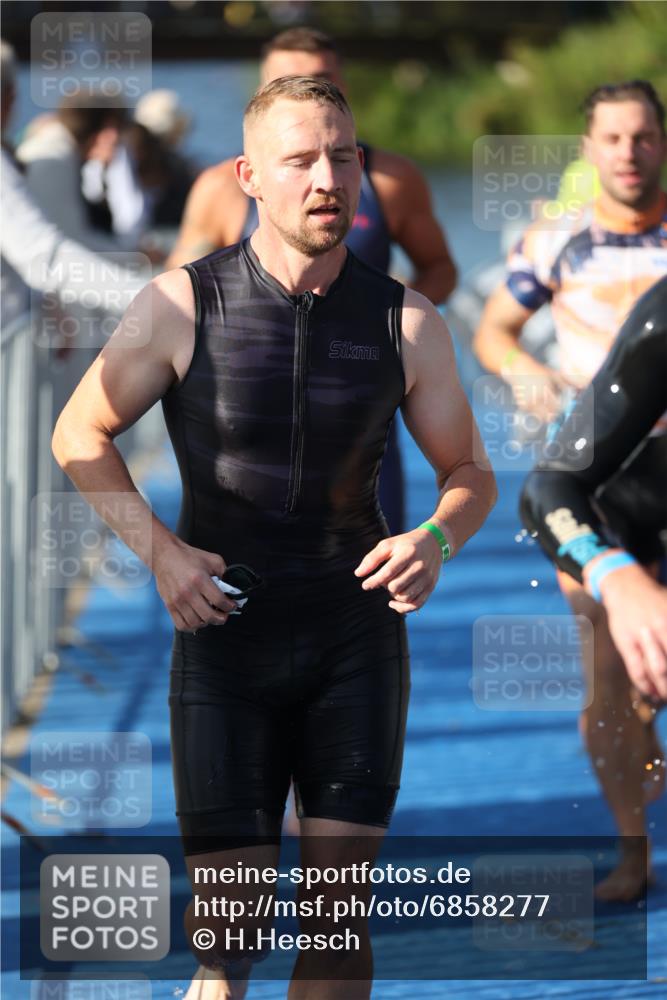 25.08.2024 - Elbe Triathlon Hamburg H.Heesch http://msf.ph/oto/6858277 25.08.2024 09:08:04 Schwimmen 268, 269, 279, 280, 300, 359 meine-sportfotos.de