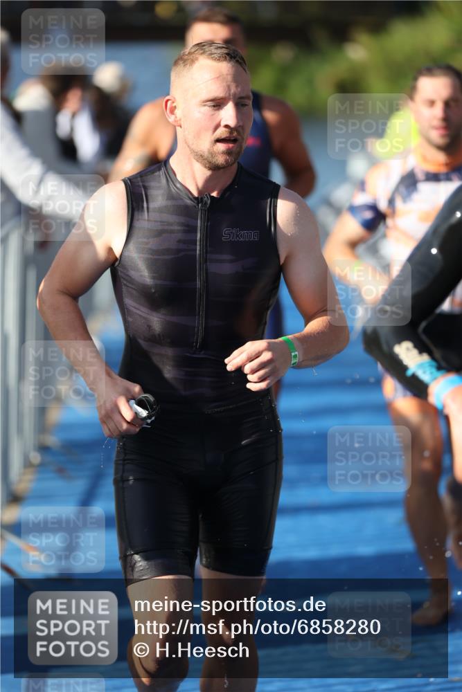 25.08.2024 - Elbe Triathlon Hamburg H.Heesch http://msf.ph/oto/6858280 25.08.2024 09:08:04 Schwimmen 268, 269, 279, 280, 300, 359 meine-sportfotos.de