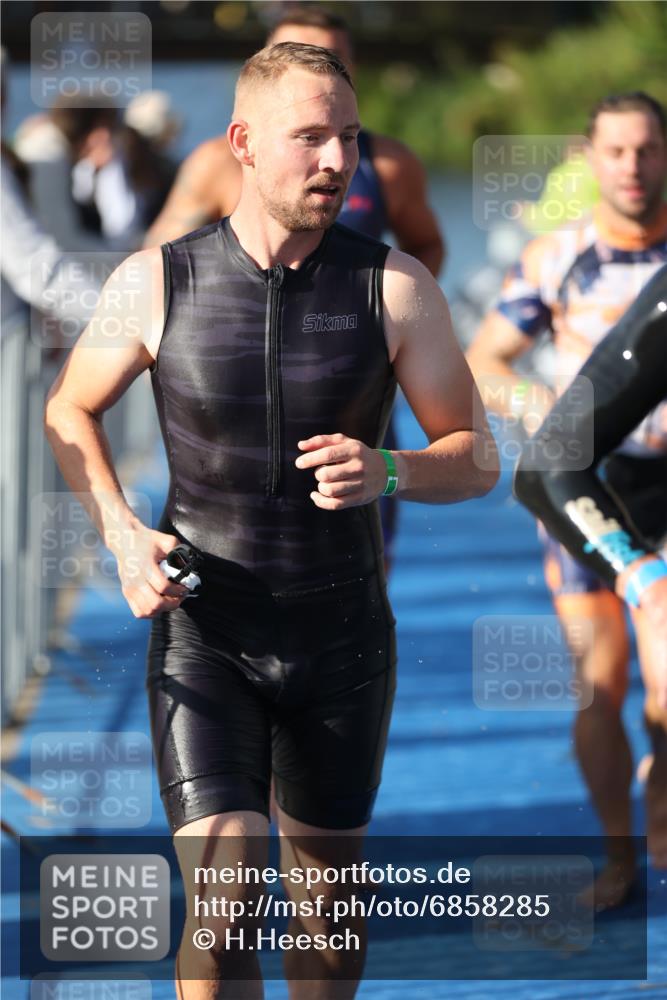 25.08.2024 - Elbe Triathlon Hamburg H.Heesch http://msf.ph/oto/6858285 25.08.2024 09:08:04 Schwimmen 268, 269, 279, 280, 300, 359 meine-sportfotos.de