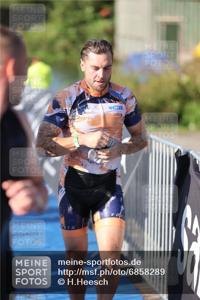 25.08.2024 - Elbe Triathlon Hamburg H.Heesch http://msf.ph/oto/6858289 25.08.2024 09:08:05 Schwimmen 268, 269, 279, 300, 359 meine-sportfotos.de