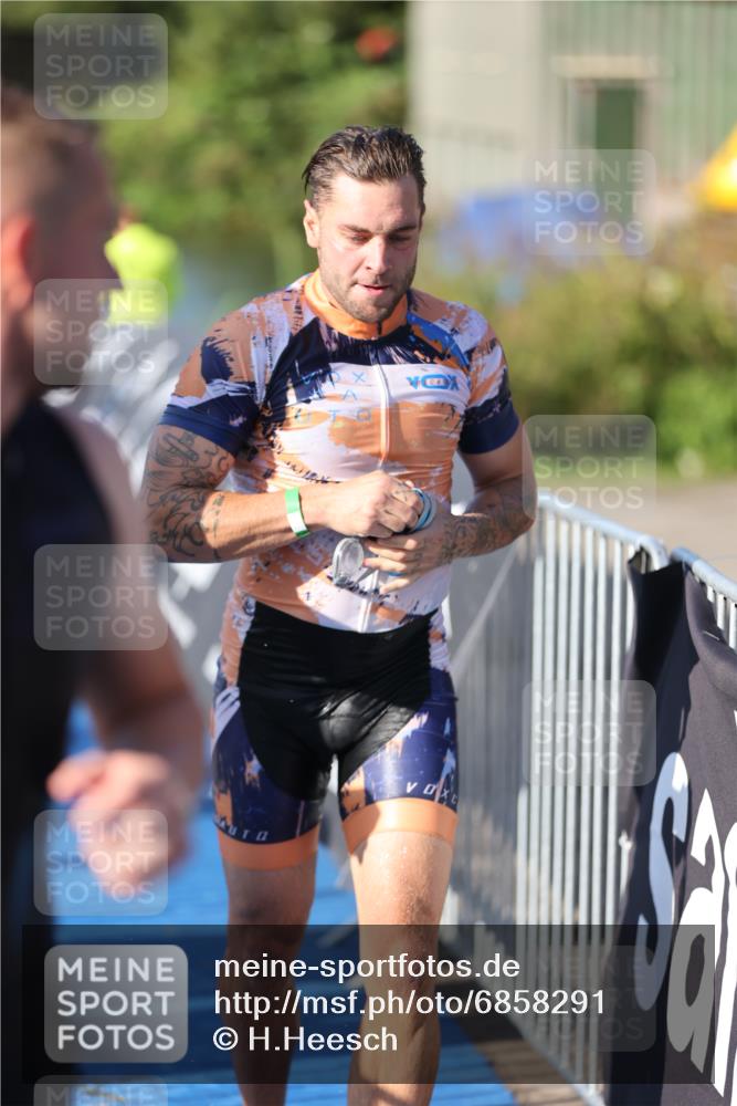 25.08.2024 - Elbe Triathlon Hamburg H.Heesch http://msf.ph/oto/6858291 25.08.2024 09:08:05 Schwimmen 268, 269, 279, 300, 359 meine-sportfotos.de