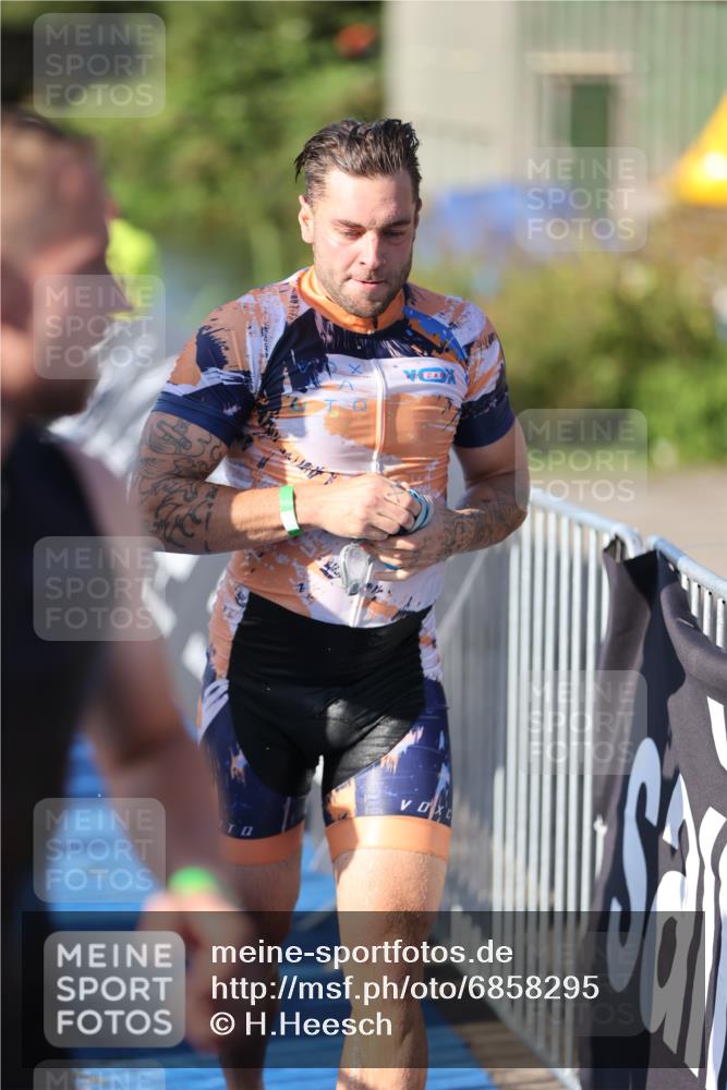 25.08.2024 - Elbe Triathlon Hamburg H.Heesch http://msf.ph/oto/6858295 25.08.2024 09:08:05 Schwimmen 268, 269, 279, 300, 359 meine-sportfotos.de