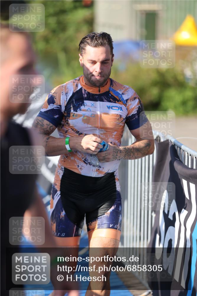 25.08.2024 - Elbe Triathlon Hamburg H.Heesch http://msf.ph/oto/6858305 25.08.2024 09:08:05 Schwimmen 268, 269, 279, 300, 359 meine-sportfotos.de