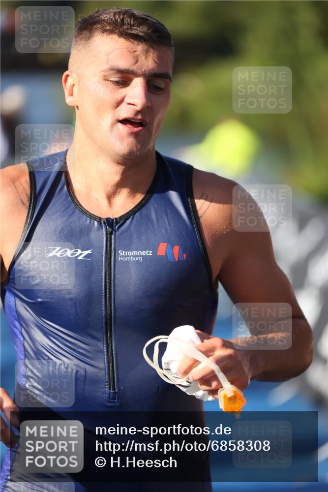 25.08.2024 - Elbe Triathlon Hamburg H.Heesch http://msf.ph/oto/6858308 25.08.2024 09:08:06 Schwimmen 268, 269, 279, 300, 359 meine-sportfotos.de