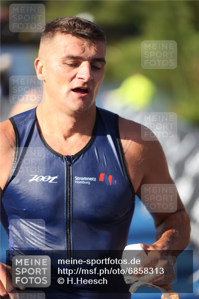 25.08.2024 - Elbe Triathlon Hamburg H.Heesch http://msf.ph/oto/6858313 25.08.2024 09:08:06 Schwimmen 268, 269, 279, 300, 359 meine-sportfotos.de
