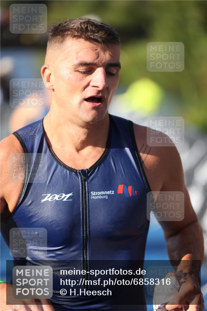 25.08.2024 - Elbe Triathlon Hamburg H.Heesch http://msf.ph/oto/6858316 25.08.2024 09:08:06 Schwimmen 268, 269, 279, 300, 359 meine-sportfotos.de