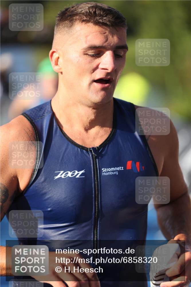 25.08.2024 - Elbe Triathlon Hamburg H.Heesch http://msf.ph/oto/6858320 25.08.2024 09:08:06 Schwimmen 268, 269, 279, 300, 359 meine-sportfotos.de