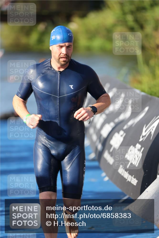 25.08.2024 - Elbe Triathlon Hamburg H.Heesch http://msf.ph/oto/6858383 25.08.2024 09:08:11 Schwimmen 268, 269, 279, 300, 359 meine-sportfotos.de