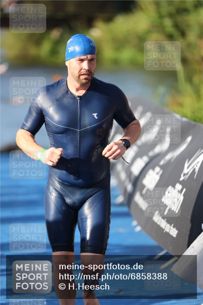 25.08.2024 - Elbe Triathlon Hamburg H.Heesch http://msf.ph/oto/6858388 25.08.2024 09:08:11 Schwimmen 268, 269, 279, 300, 359 meine-sportfotos.de