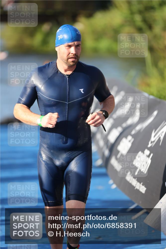 25.08.2024 - Elbe Triathlon Hamburg H.Heesch http://msf.ph/oto/6858391 25.08.2024 09:08:11 Schwimmen 268, 269, 279, 300, 359 meine-sportfotos.de