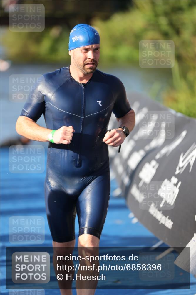 25.08.2024 - Elbe Triathlon Hamburg H.Heesch http://msf.ph/oto/6858396 25.08.2024 09:08:11 Schwimmen 268, 269, 279, 300, 359 meine-sportfotos.de